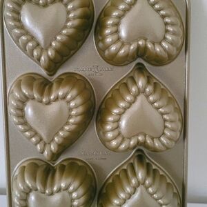Nordic Ware Cast Aluminum Heart Cakelet Pan